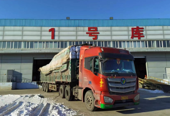 内蒙古自治区驰援甘肃青海震区第二批物资启程